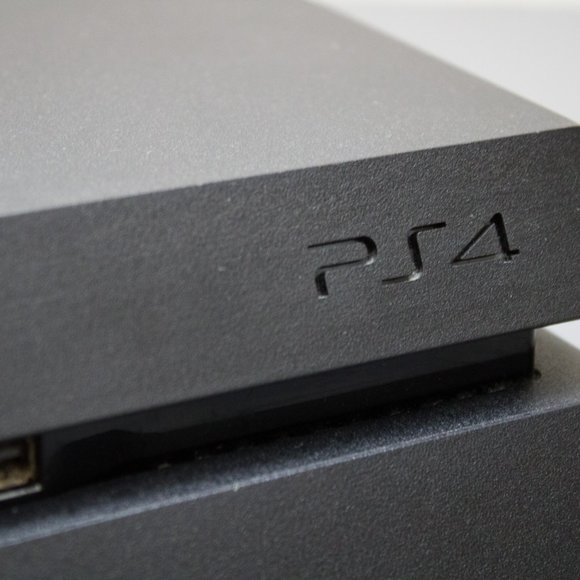 Playstation 4 Console (500GB) + Cables + Blue Controller + Portable Case - Picture 2 of 10